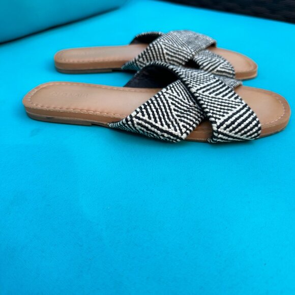 Women's Old Navy Sandals, size 7 - Picture 3 of 3